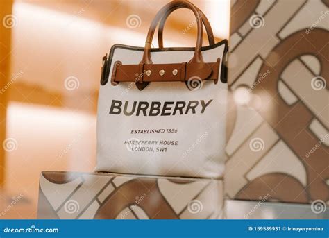 burberry factory store london opening hours|where to buy burberry london.